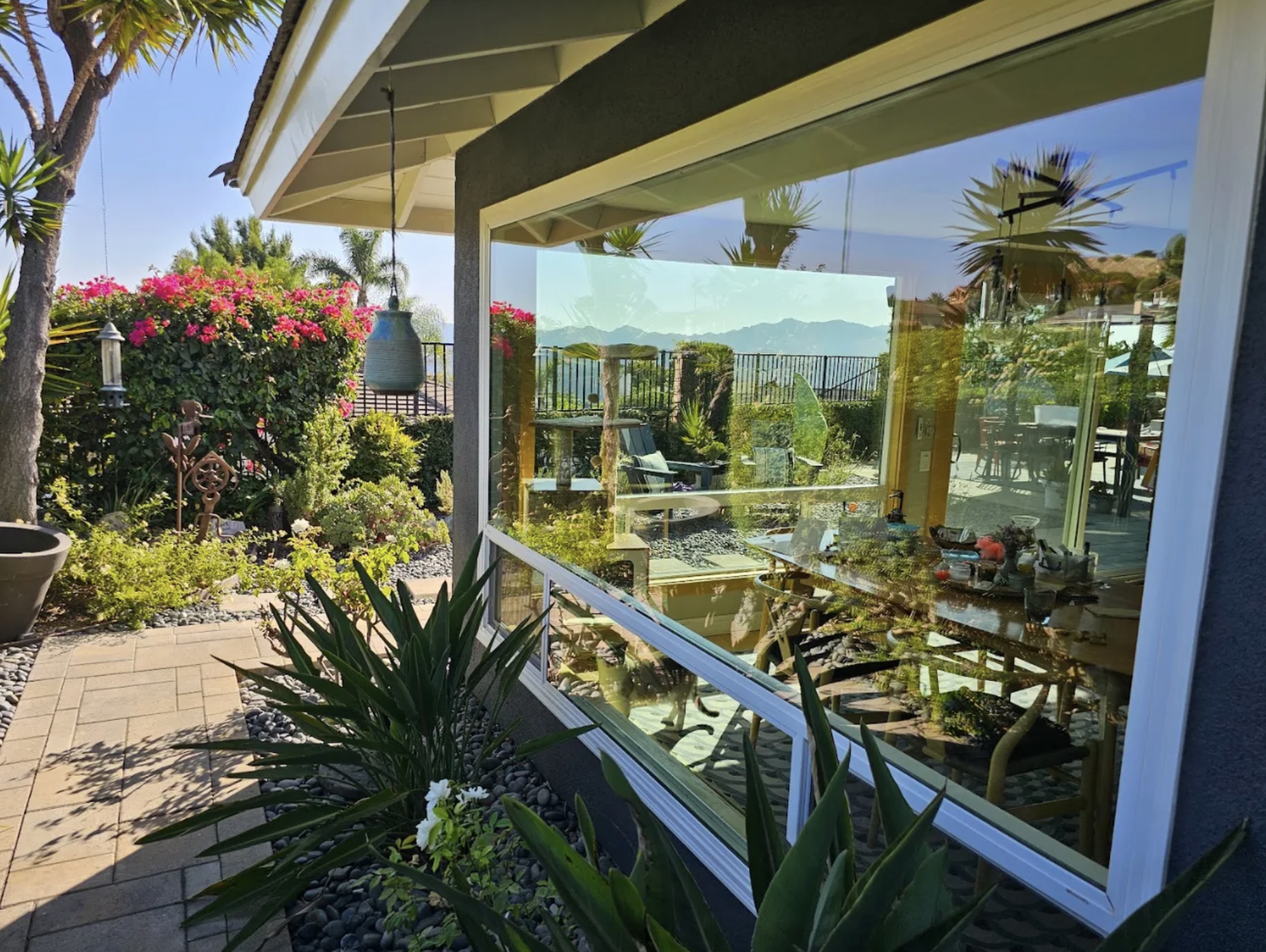 Deluxe Window Cleaning crystal-clear window results in Ventura